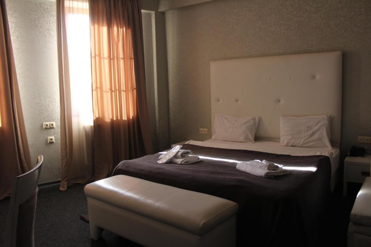 Hotel Plaza Tbilisi Exteriör bild