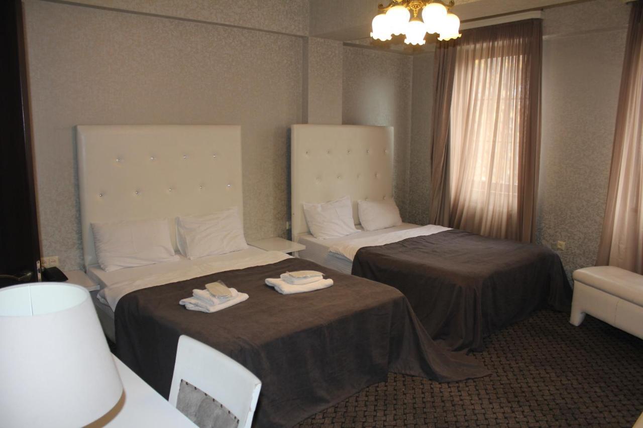 Hotel Plaza Tbilisi Exteriör bild