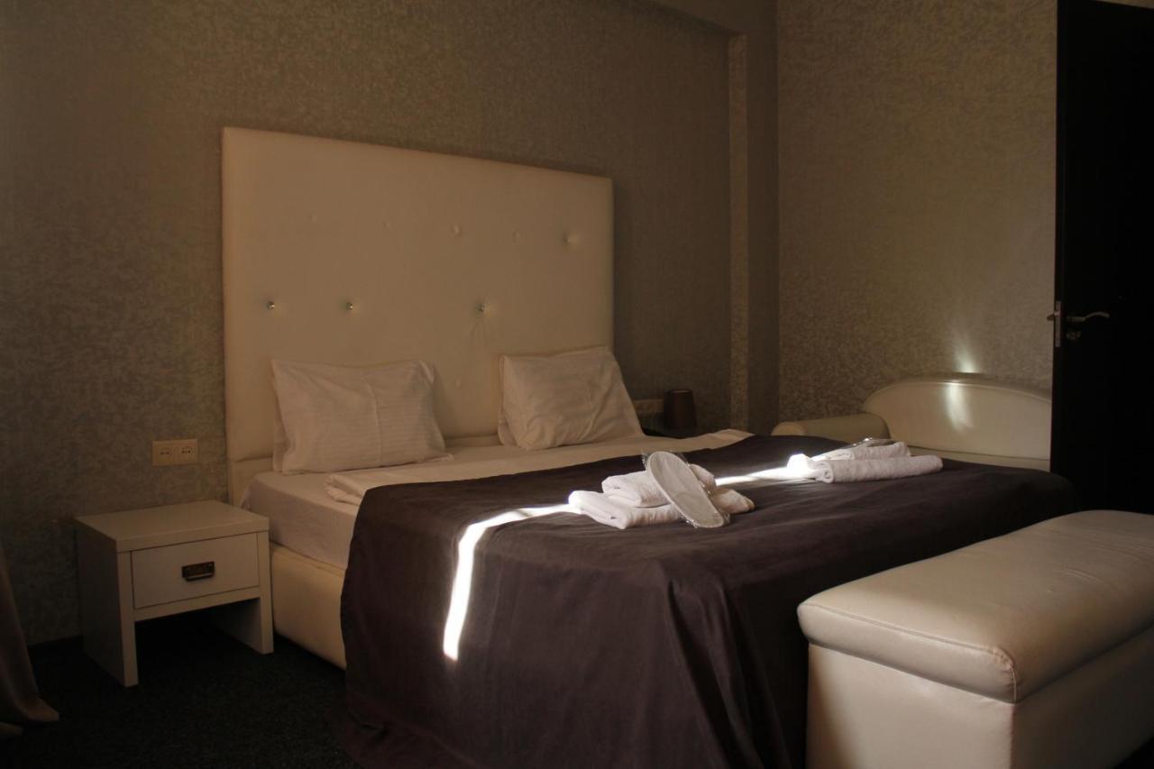 Hotel Plaza Tbilisi Exteriör bild